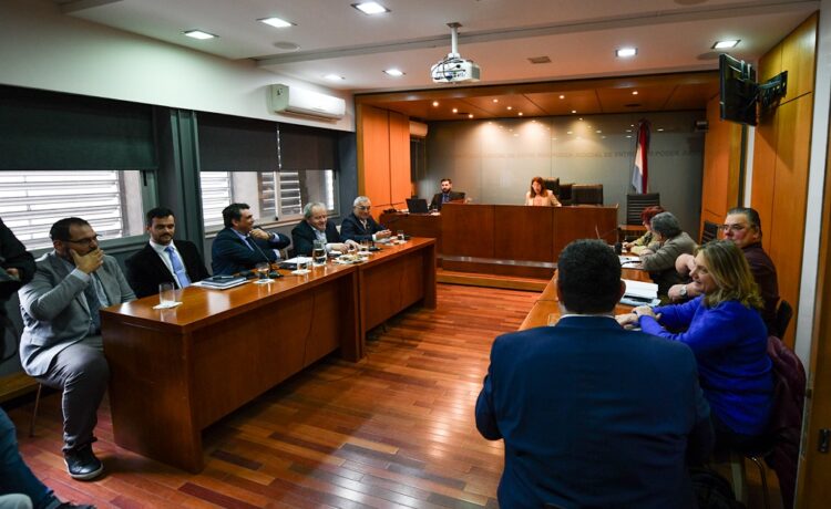 Con saludos por el día del maestro y algunos avances, prórroga hasta el martes para la propuesta salarial docente