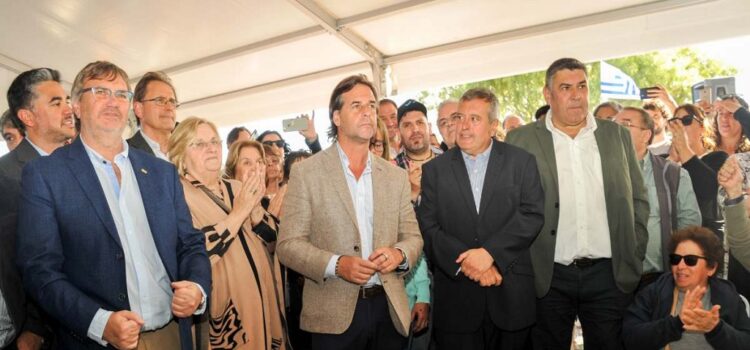 Lacalle se mete solapadamente en la campaña: apuntó contra los gobiernos del FA, Ancap y Pluna