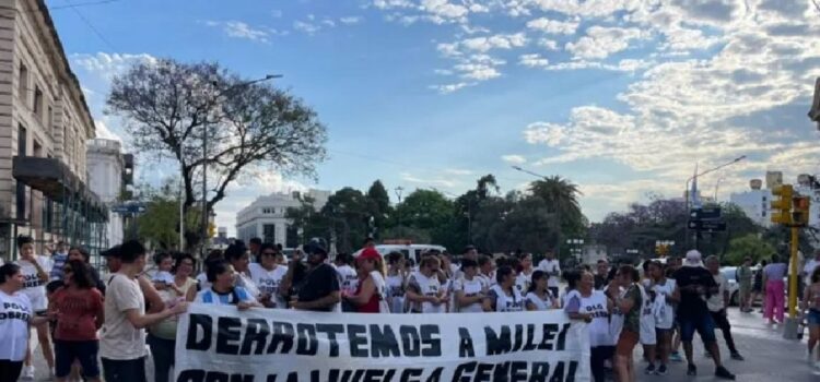 El sector universitario entrerriano volvió a marchar en contra del ajuste de Milei en educación