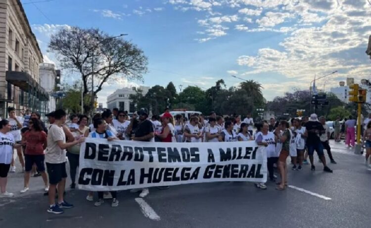 El sector universitario entrerriano volvió a marchar en contra del ajuste de Milei en educación