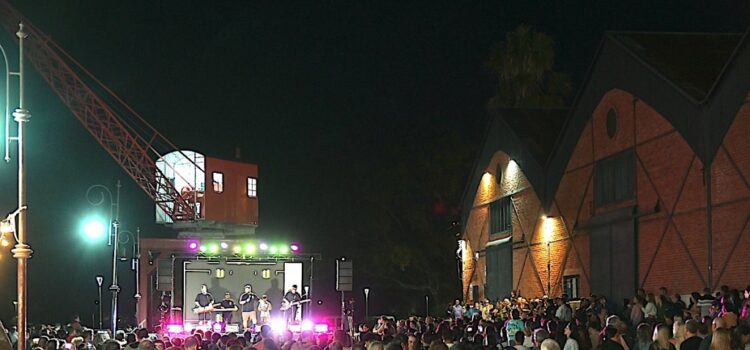 Gualeguaychú lanzó su temporada de verano ante miles de personas