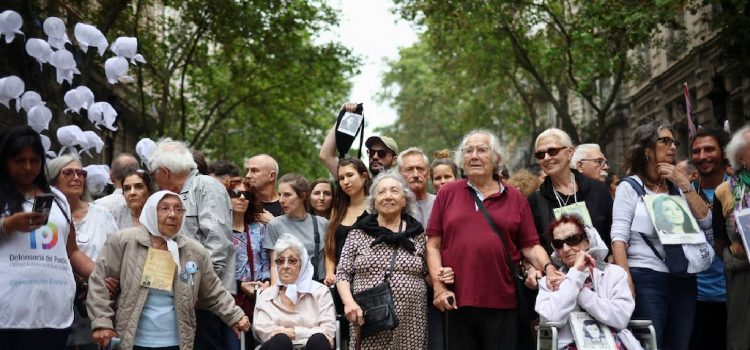 Madres de Plaza de Mayo y Adolfo Pérez Esquivel reclamaron contra la dictadura de Maduro por la desaparición de una activista