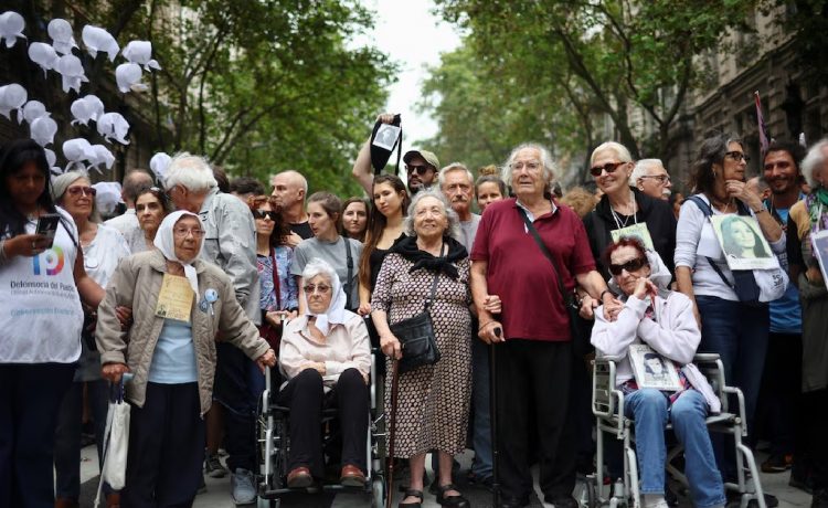 Madres de Plaza de Mayo y Adolfo Pérez Esquivel reclamaron contra la dictadura de Maduro por la desaparición de una activista