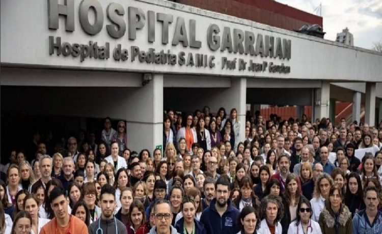 Médico que separó a siamesas rosarinas en el Garrahan: “No sobran trabajadores y los salarios quedaron muy desactualizados”