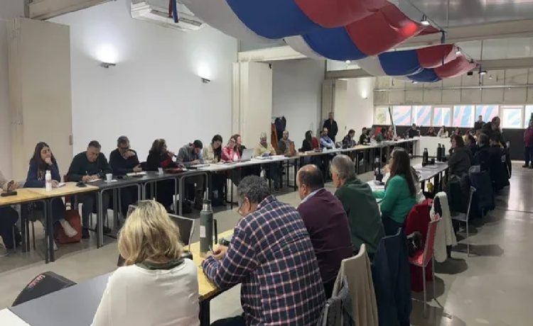 El Frente Amplio reúne a sus bancadas de cara a la negociación por el presupuesto quinquenal