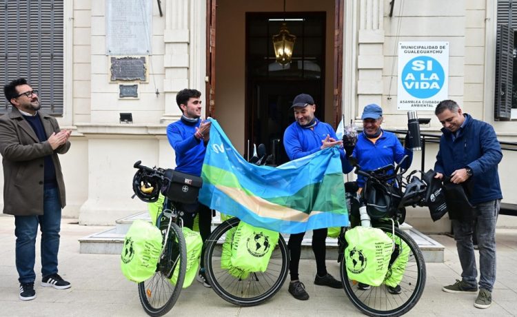 Tres ciclistas de Gualeguaychú inician una travesía hacia el Mundial 2026