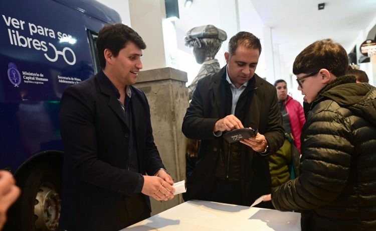 Ver para ser Libres: controles visuales y entrega de anteojos para niños en Gualeguaychú