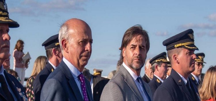 Denuncian que botes comprados por gobierno de Lacalle Pou no flotan correctamente