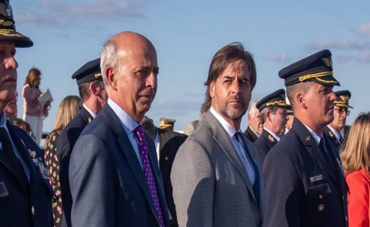 Denuncian que botes comprados por gobierno de Lacalle Pou no flotan correctamente