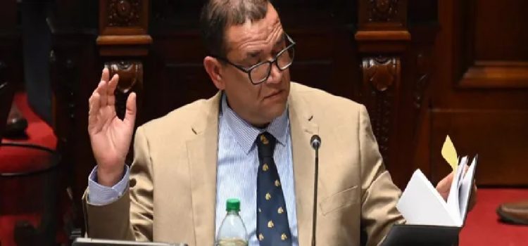 La oposición contraataca en el Parlamento con un pedido de sanciones para Nicolás Viera