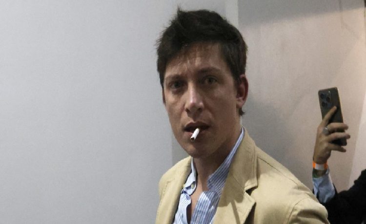 Los trolls de Santiago Caputo furiosos con las coimas: “Nosotros ponemos la cara y estos se afanan todo”