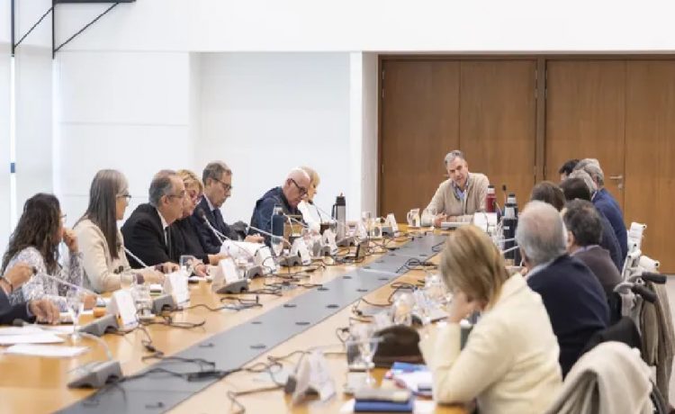Yamandú Orsi reúne al Consejo de Ministros para ultimar detalles del presupuesto