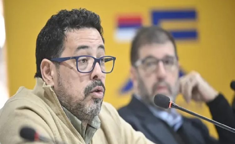 "Estoy del lado de los comerciantes uruguayos", Sánchez defendió el nuevo impuesto a compras en plataformas extranjeras