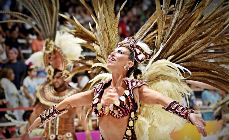 El Corsódromo palpita la tercera noche del Carnaval del País