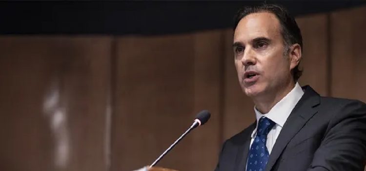 "Pongamos al peso en el lugar que se merece", pidió Guillermo Tolosa al anunciar un plan para avanzar en la desdolarización