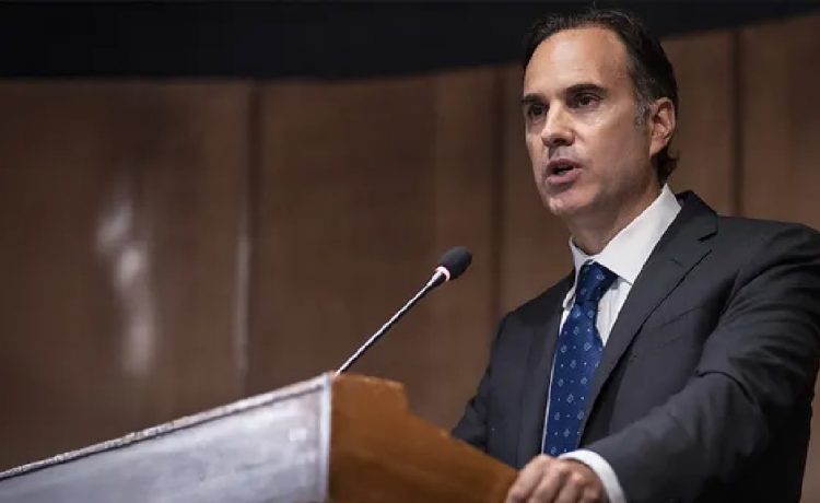 "Pongamos al peso en el lugar que se merece", pidió Guillermo Tolosa al anunciar un plan para avanzar en la desdolarización