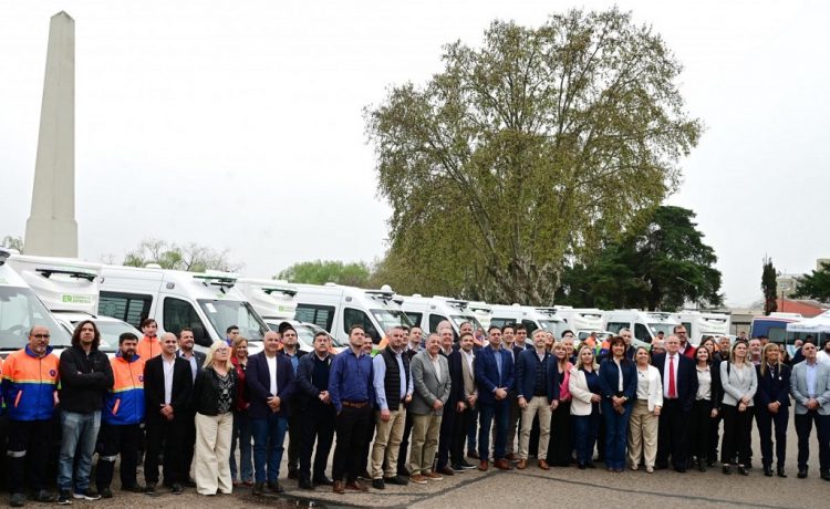 Frigerio hizo entrega de 20 nuevas ambulancias para Entre Ríos