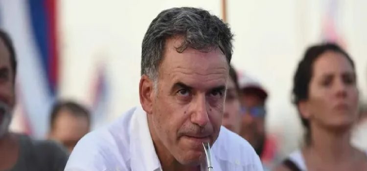 Yamandú Orsi mantiene alta popularidad pero su gobierno registra una aprobación moderada