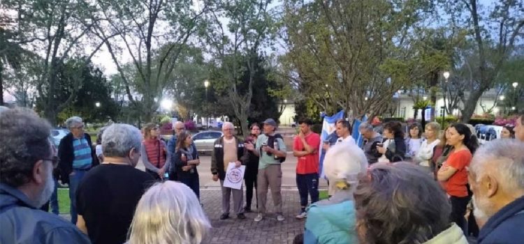 Se conocieron datos del proyecto de HIF Global y hubo asamblea en la plaza: “Las chimeneas no serían de 40 metros sino de 80”