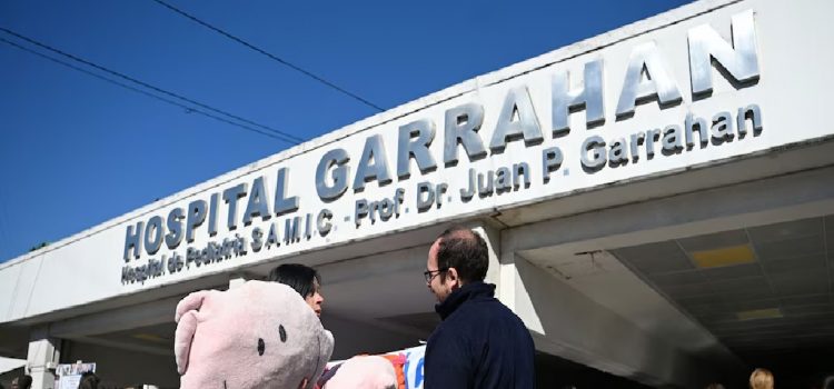 El Gobierno anunció un bono para el personal del Hospital Garrahan en medio de la tensión por los reclamos salariales