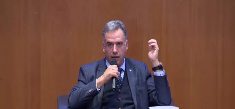Yamandú Orsi abrió las puertas a modificar la normativa sobre el secreto bancario en el Presupuesto