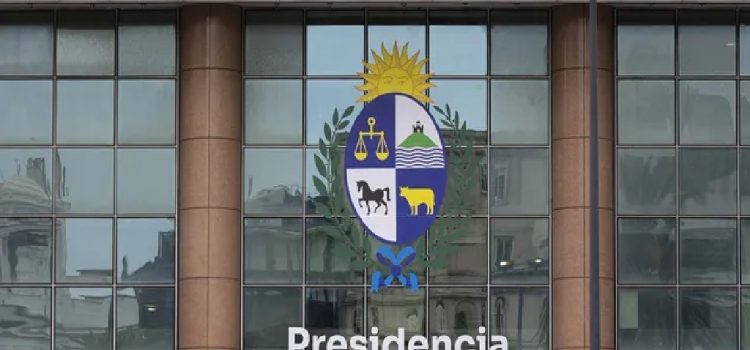 Yamandú Orsi recibe a Mónica Ferrero, Carlos Negro y Sandra Lazo para evaluar los pasos a seguir tras el ataque