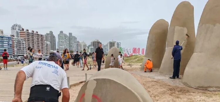 El Monumento La Mano volvió a la normalidad