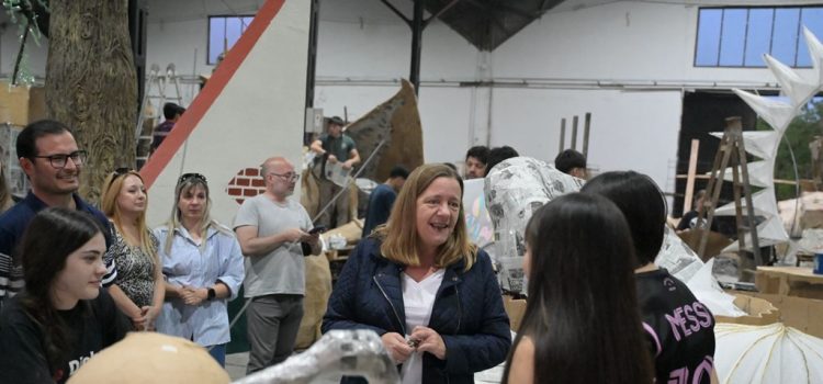 Con sinergia intergeneracional, se aproxima la Fiesta Nacional de las Carrozas Estudiantiles