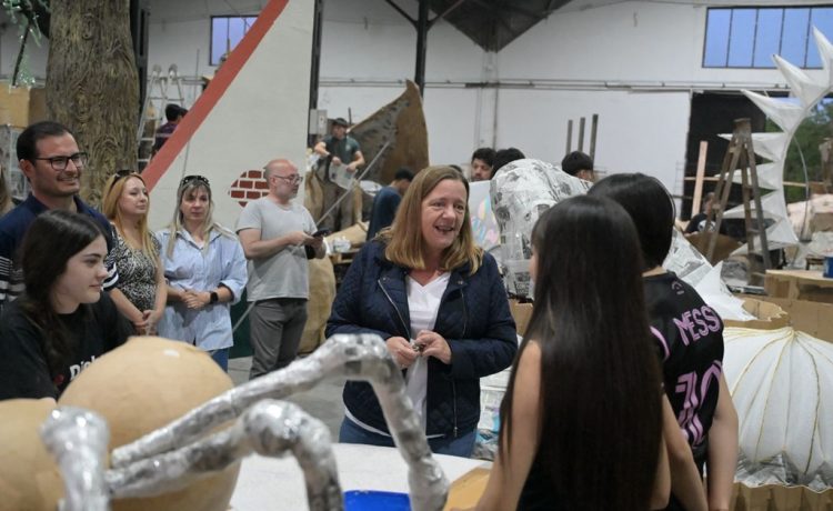 Con sinergia intergeneracional, se aproxima la Fiesta Nacional de las Carrozas Estudiantiles