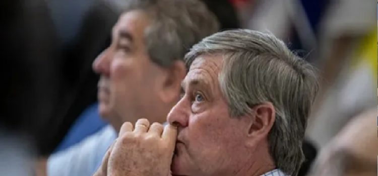 El organismo deberá decidir si el intendente del Partido Nacional mantiene o no la ciudadanía que lo habilita a continuar en su cargo.