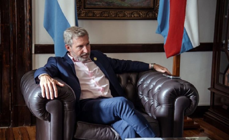 Frigerio, entre la economía y la política: “Argentina debería dejar de flotar el dólar” y llamó a “darle más tiempo a una alternativa”