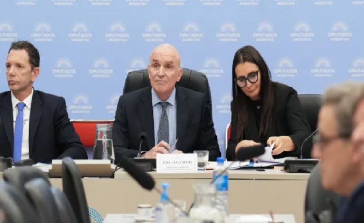 La oposición convocó a una sesión en Diputados para reformar los DNU y remover a Espert de Presupuesto