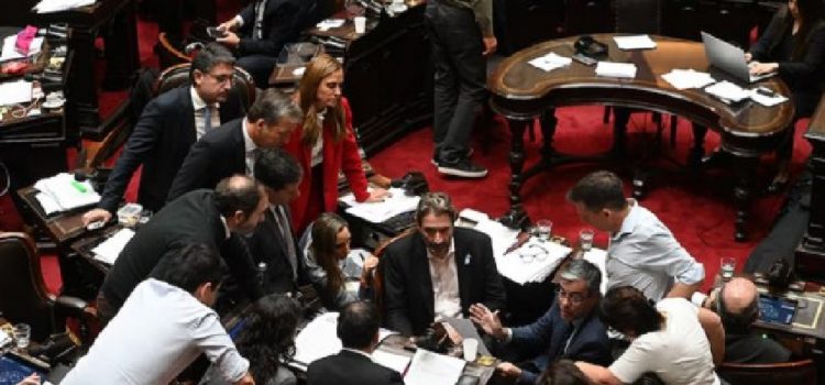 Miércoles caliente en el Congreso: oposición va por DNU, Espert y Karina Milei