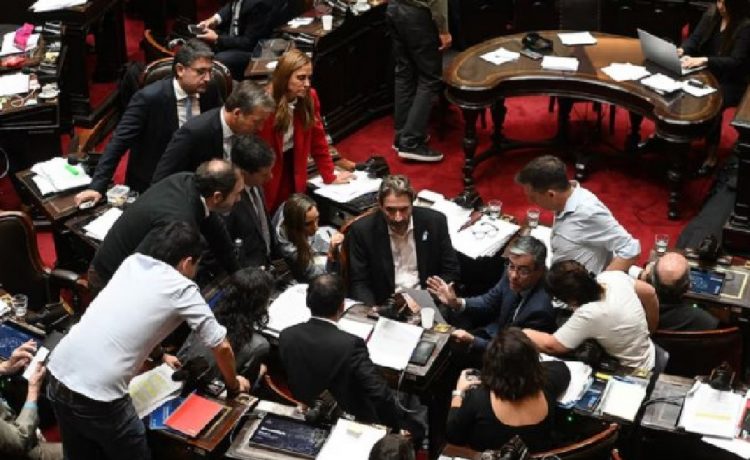 Miércoles caliente en el Congreso: oposición va por DNU, Espert y Karina Milei