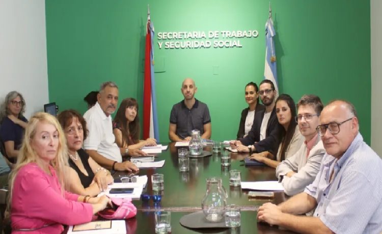 Paritaria estatal entrerriana: el gobierno ofreció $50.000 por mes y los gremios lo rechazaron en el momento