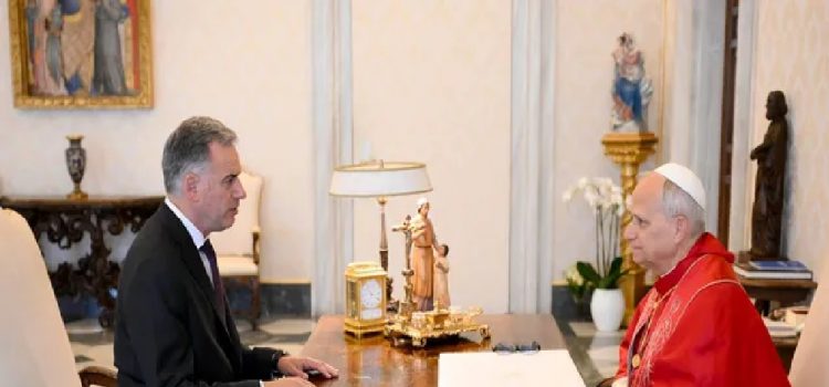 Yamandú Orsi se reunió con el papa León XIV y le trasladó su invitación a visitar Uruguay