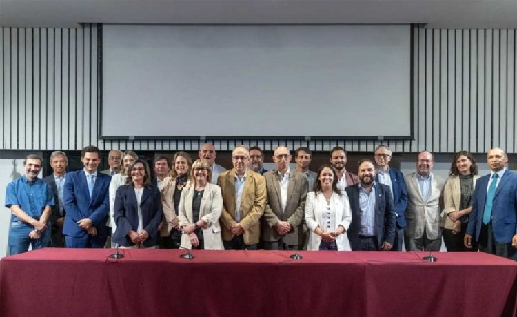 Haciendo foco en la “transparencia”, la Delegación uruguaya en Salto Grande presentó su “modelo de gestión” hasta 2030