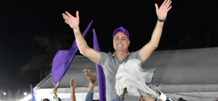 Davico se puso el gorro violeta y festejó el resultado: "Gualeguaychú quiere a Javier Milei", dijo