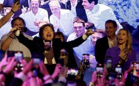 Ante los buenos resultados electorales, el Gobierno aplaza los cambios en el Gabinete