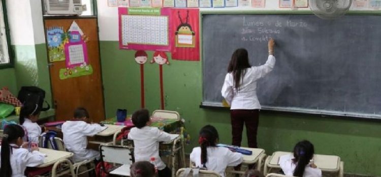Alarma en educación: apuntan que el Presupuesto 2026 “destina casi nada” al sistema escolar