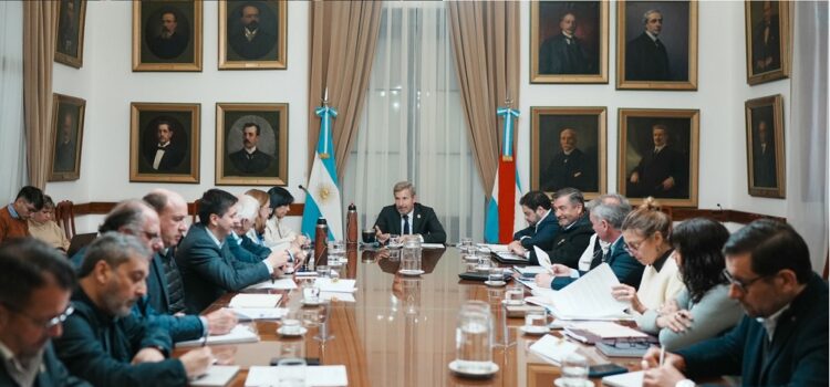 El gobernador Frigerio y su gabinete sobre la cuestión educativa, infraestructura, auditorías médicas y la problemática docente