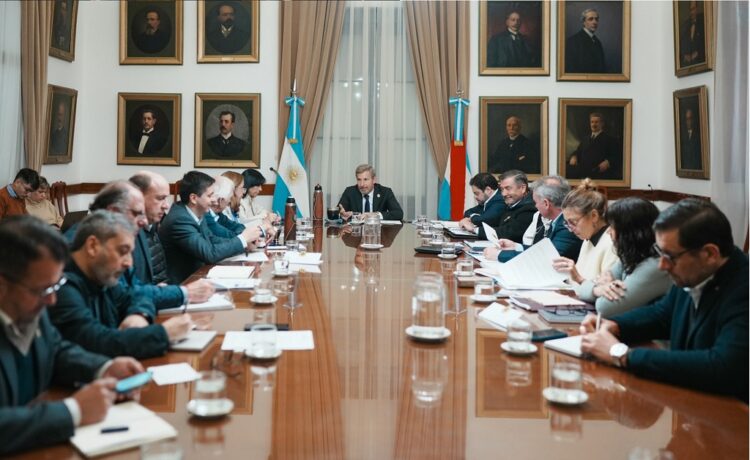 El gobernador Frigerio y su gabinete sobre la cuestión educativa, infraestructura, auditorías médicas y la problemática docente
