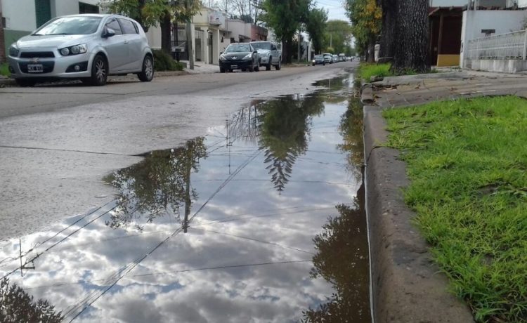 Por el purgado de los hidrantes podría haber volcado en la vía pública y turbiedad en el agua