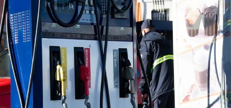 Uruguay: Cómo quedan los precios de los combustibles hasta fin de año tras el último ajuste del gobierno