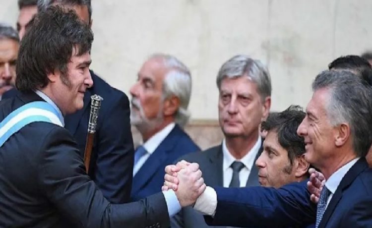 El gobierno relativiza las críticas de Macri: "Tiene 3 diputados y el 80% de imagen negativa"