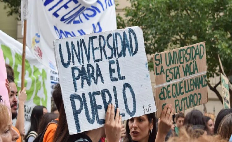 Se inicia un paro universitario de 72 horas en todo el país