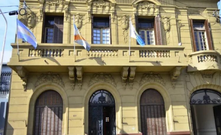 El PJ Paraná pide sanciones para legisladores díscolos y para los que fueron por afuera