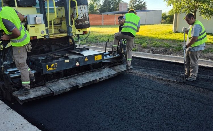 Continúa el asfaltado del consorcio de Gervasio Méndez y Mac Dougall