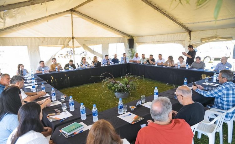 intendentes y legisladores del peronismo apuntan a "las ideas renovadas, el federalismo y el diálogo para la etapa que viene"