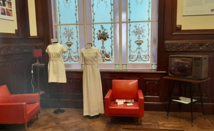 Entre telas y silencios: los vestidos que cuentan la historia de las hermanas Marroco Betendorff